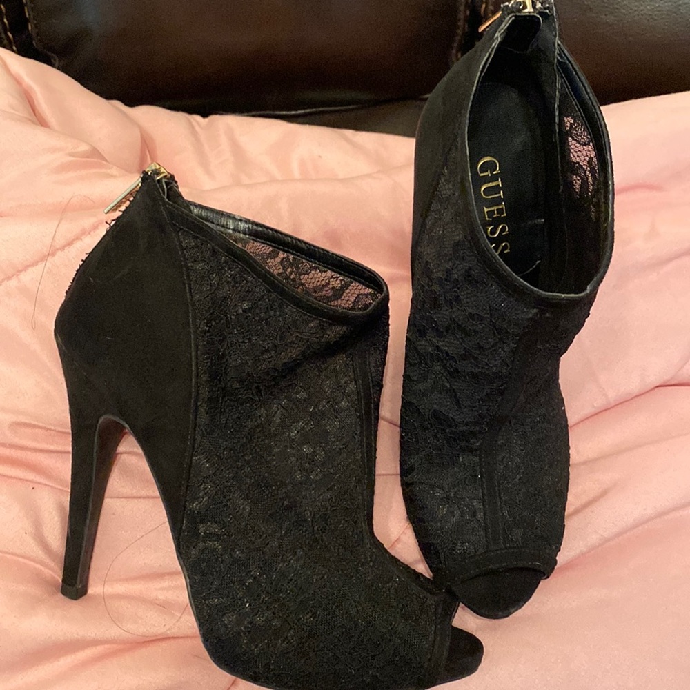 Black lace opened toed booties 8 1/2